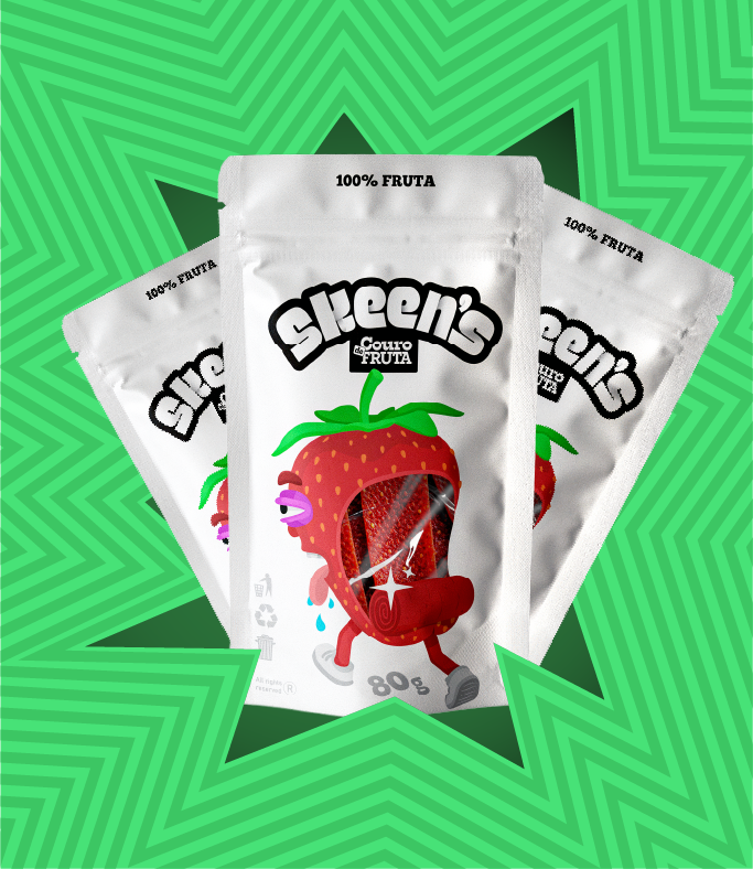 Pacotes de Skeens sabor morango dispostos em destaque